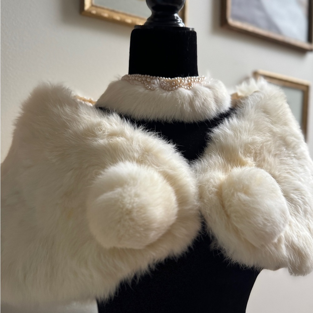 Vintage 1950s White Rabbit Fur Capelet with Matching Rabbit Fur Choker